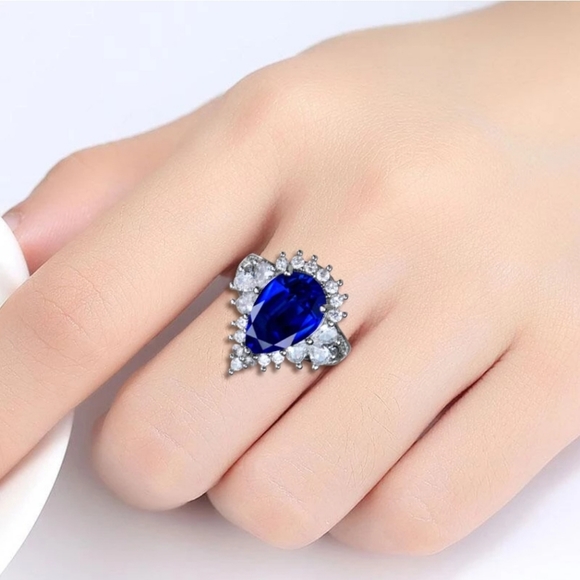 Beautiful Gemstone Ring - Picture 4 of 4